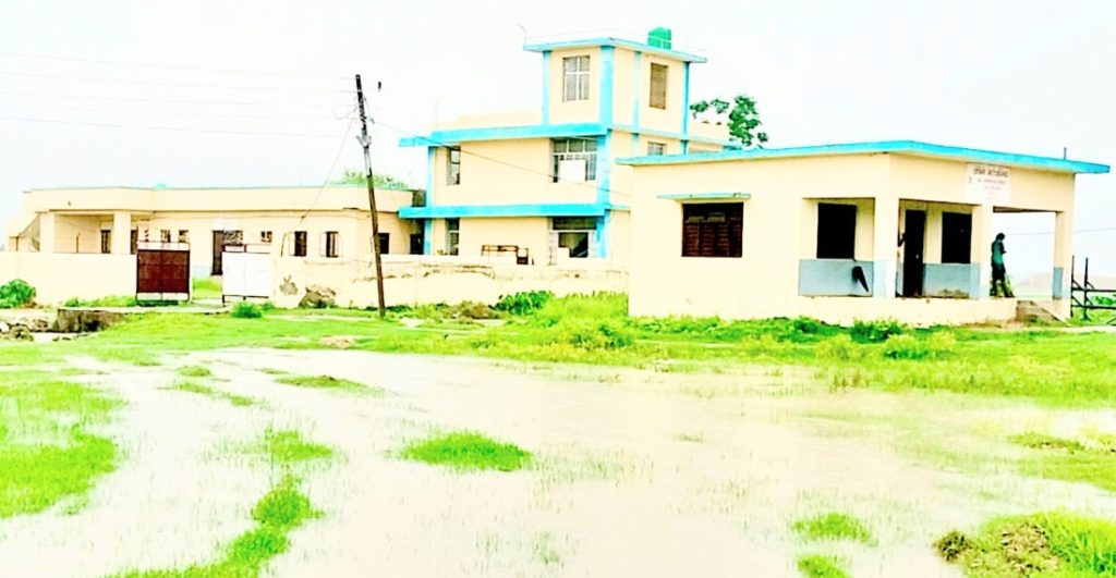 लंगडीमा करोडौं खर्चेर नमुना अस्पताल निर्माण, पुग्ने सडक बेहाल : बिरामीलाई सास्ती