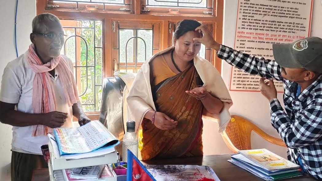 जनपक्षीय काम गरेको भन्दै जिराभवानीकी उपाध्यक्ष रेखा चौधरी सम्मानित